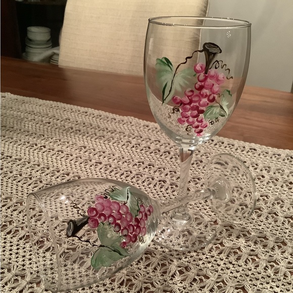 Beautiful hand-painted set of two grape pattern, wine glasses - Picture 2 of 3